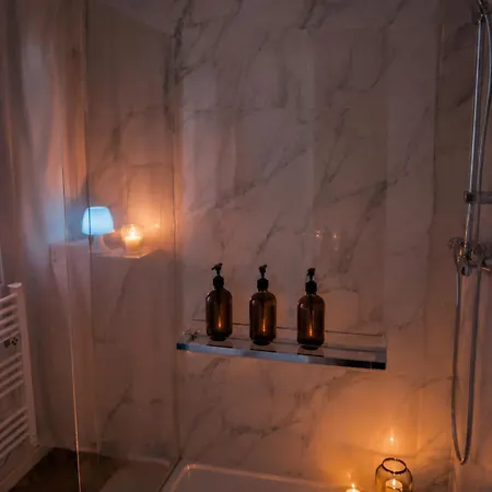Blōm Romantique, Privé&salle De Massage, Petit Dej Inclus Apartamento *